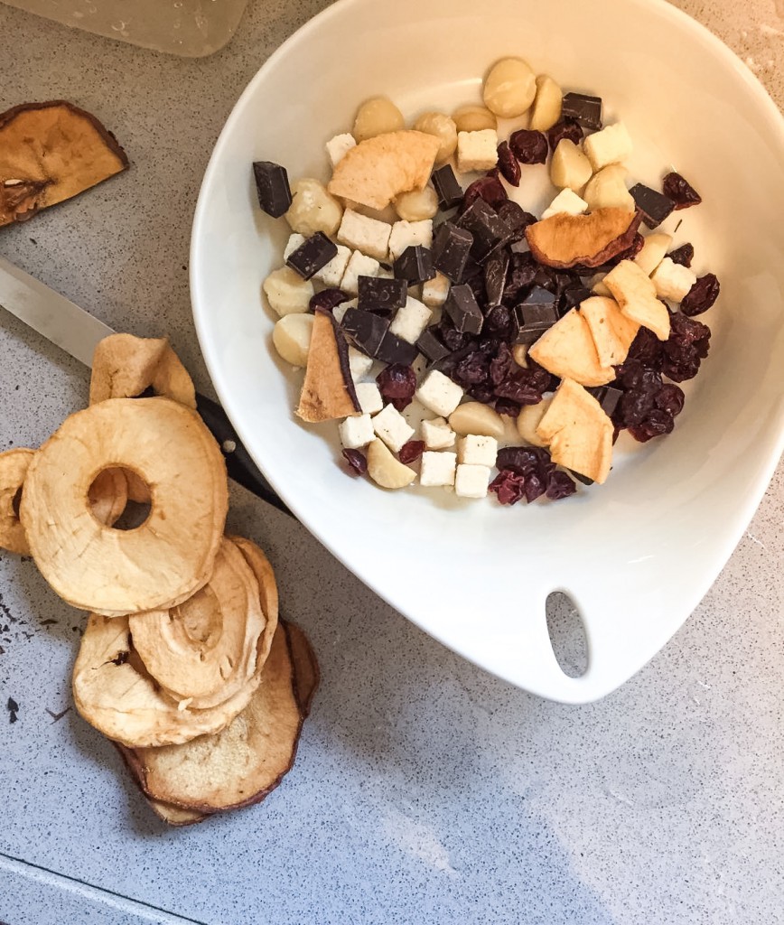 Snack energetico: frutta secca, cioccolato fondente e mele Disidratate che unite a due gallette di riso con marmellata ci hanno dato la giusta energia per affrontare la mattinata 