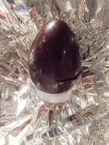 Uovo di Pasqua al cioccolato extra fondente 